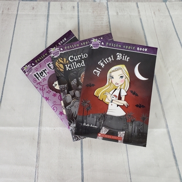 2/$25 Poison Apple  Books Set of 3 Scholastic - Picture 10 of 11